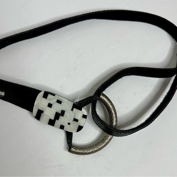 Vintage  Lucite black and white buffalo one size fits all Velcro closure belt - Picture 1 of 5